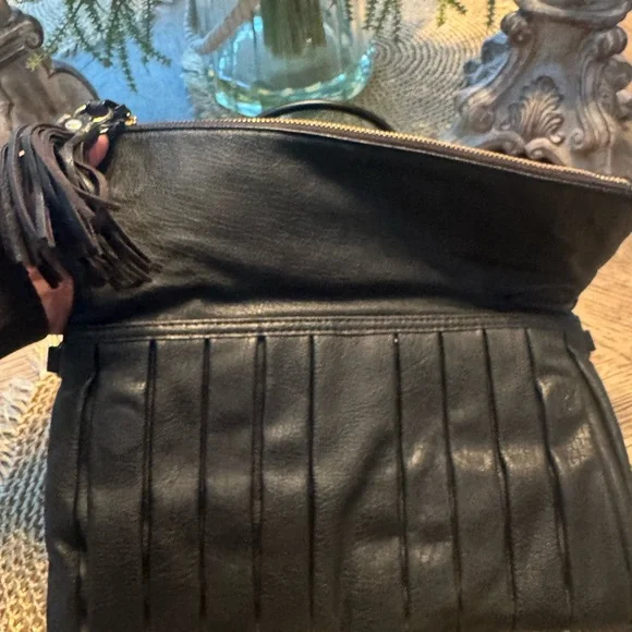 Elegant Leather Black Clutch or Shoulder Bag with Chain Strap 🖤 - Picture 3 of 4